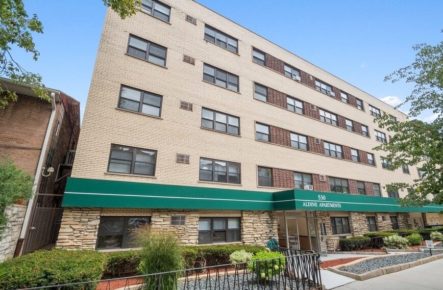 530 w aldine