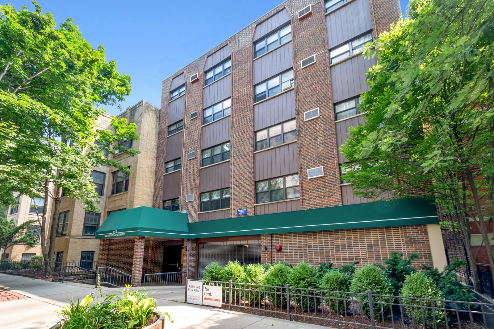 A five-story red brick apartment building at 555 West Arlington Place in Chicago’s Lincoln Park n...