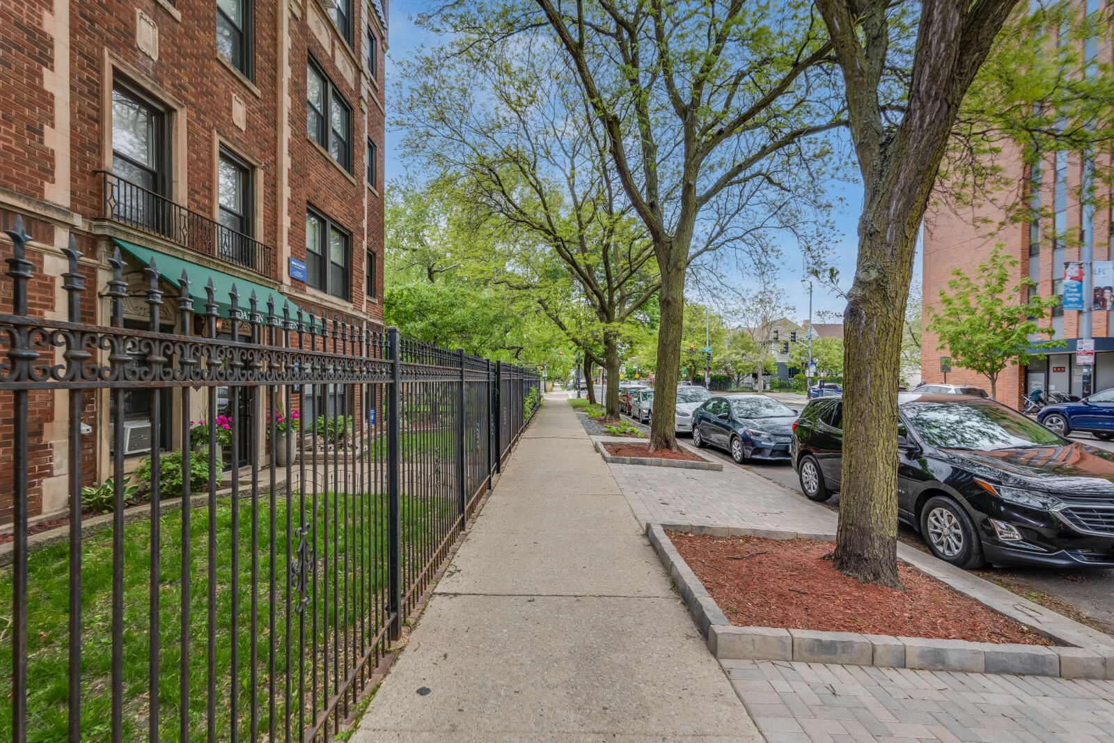 Full-building view of 4546 North Damen Avenue in Chicago’s Ravenswood neighborhood, showing the t...