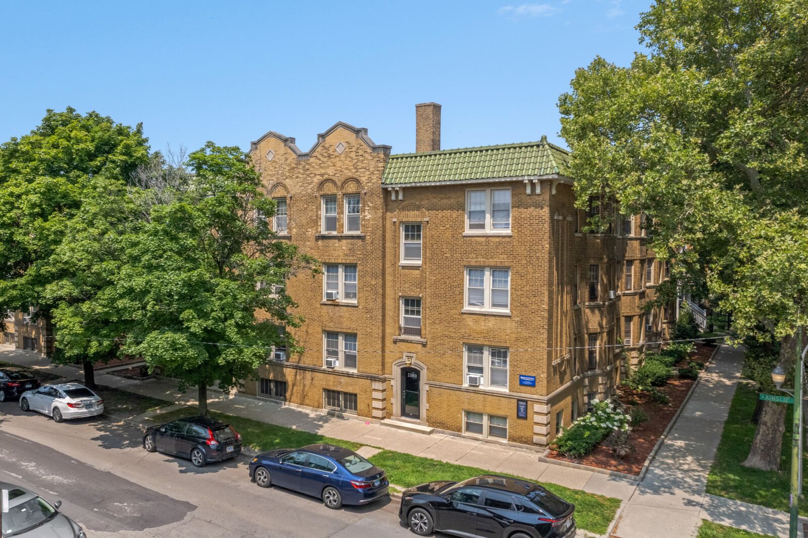 A four-story yellow brick apartment building at 2100 West Ainslie Street in Chicago’s Lincoln Squ...